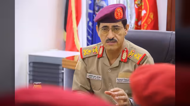 وزير الدفاع يعتذر للقبائل عن تحذير خاطئ والتحالف ينفي مزاعم استهداف التجمعات المدنية في اليمن