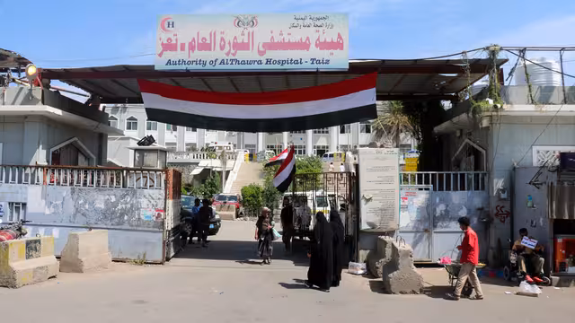 الصحة العالمية تحذر من انهيار خدمات صحية منقذة للحياة في تعز جراء نقص الوقود والإمدادات