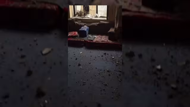 مليشيا الحوثي تقصف منازل مدنيين في حي المطار القديم بتعز