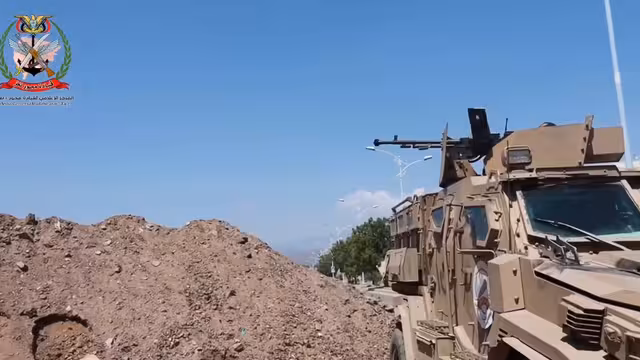 الجيش اليمني: قواتنا تخوض معارك عنيفة مع مليشيا الحوثي غربي تعز