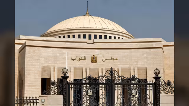 البرلمان المصري يوافق على طلب السيسي اتخاذ "إجراءات دفاعية" لدعم السعودية