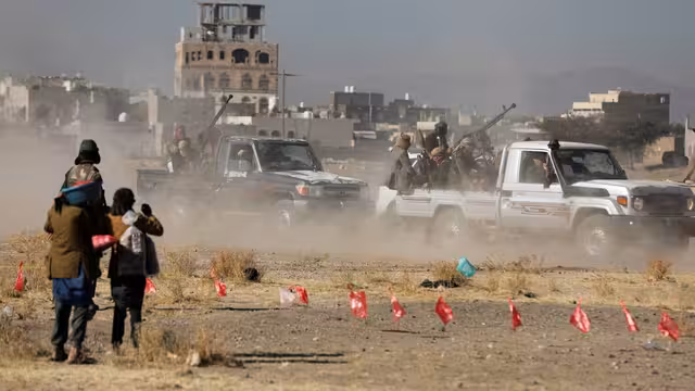 تعز.. مليشيا الحوثي تقتحم 21 مدرسة وتحولها إلى ثكنات عسكرية ومراكز قيادة وسيطرة