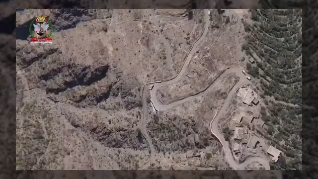 مشاهد توثق تدمير آليات وعربات حوثية في جبهات تعز