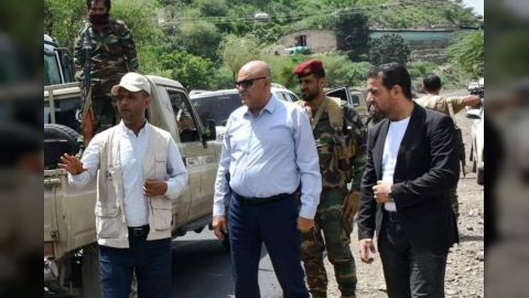 محافظ تعز يتفقد طريق التربة (شبكات تواصل)