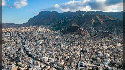 شكلها المحافظ بتوجيهات رئاسية: لجنة التحقيق في أحداث تعز تباشر أعمالها