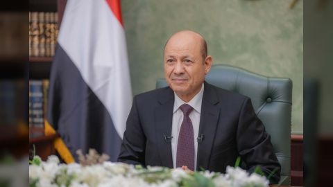 الرئيس العليمي يوجه بإنشاء نافذة في موقعه الرسمي للتواصل المباشر مع المواطنين