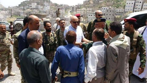 محافظ تعز يضع حجر الأساس لمشروع شبكات الصرف الصحي