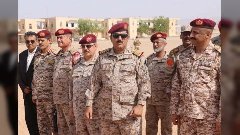 وزير الدفاع يصل المكلا في زيارة للمنطقة العسكرية الثانية