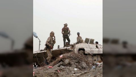 مقتل وإصابة ستة جنود بانفجار عبوة ناسفة استهدفت دورية عسكرية شمالي لحج