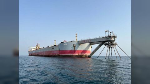 السعودية ترحب ببدء تفريغ خزان النفط العائم قبالة سواحل الحديدة