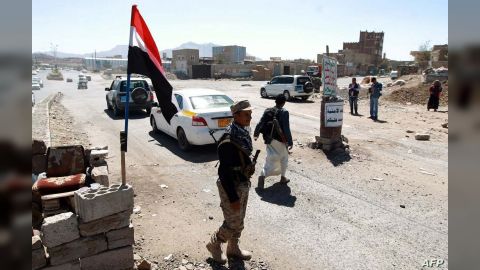 مليشيا الحوثي تختطف اثنين من المسافرين في حاجز تفتيش شرق الحزم