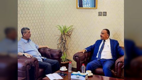 وزير النقل يناقش مع رئيس الغرفة التجارية أوضاع الحركة التجارية والملاحية في ميناء عدن