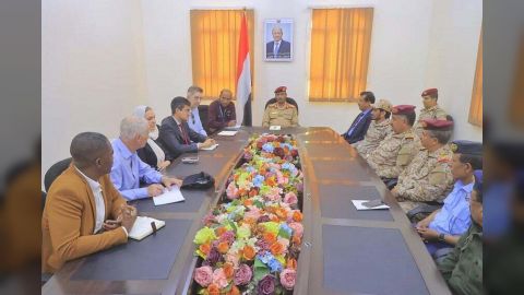 رئيس هيئة الأركان يثمن الموقف البريطاني الداعم لليمن