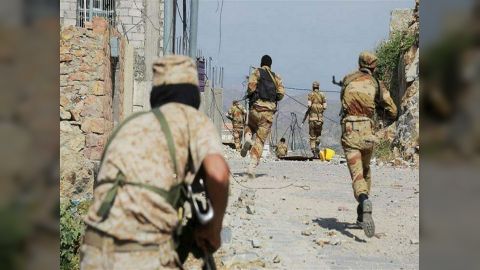 اندلاع معارك عنيفة بين قوات الجيش ومليشيا الحوثي شمالي تعز