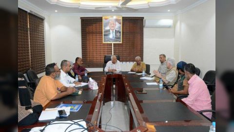 مناقشة الإجراءات التنفيذية لمناقصة بناء خزان سعة 8 ألف متر مكعب في عدن