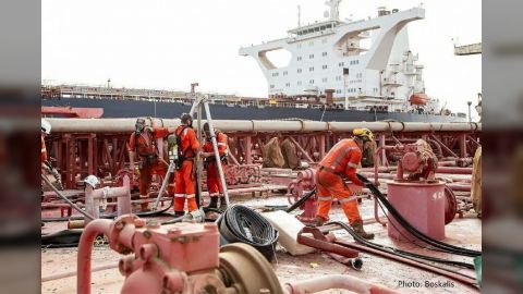 عملية تفريغ خزان صافر تقترب من النهاية