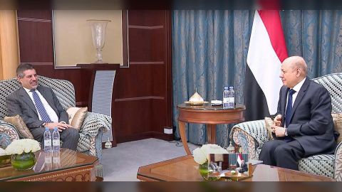 رئيس مجلس القيادة الرئاسي يستقبل السفير الاميركي