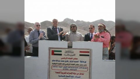 العميد طارق صالح يدشن بدء العمل في مشروع مياه ذوباب المندب