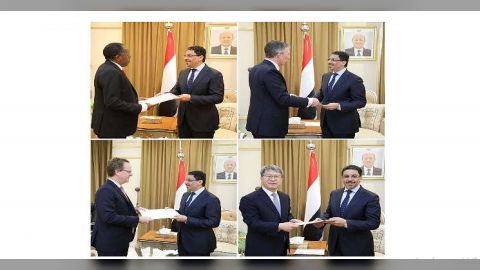 وزير الخارجية يتسلم نسخ من أوراق اعتماد عدد من السفراء