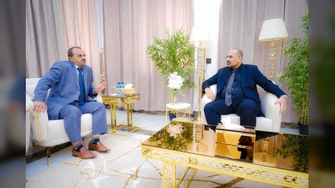 الزُبيدي يجدد مساندته لجهود تحرير محافظة البيضاء من الاحتلال الحوثي وتطهيرها من الإرهاب