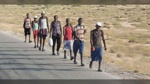 الحكومة اليمنية: تقرير هيومن رايتس بُني وفق روايات حوثية لطمس جرائمها وانتهاكاتها بحق المهاجرين واللاجئين الافارقة