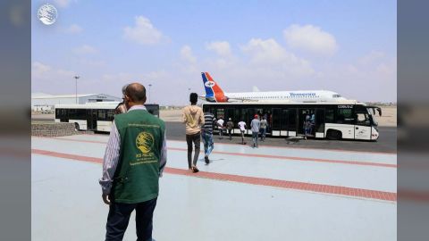 تمويل رحلات العودة الطوعية للنازحين والمهاجرين من قبل مركز الملك سلمان