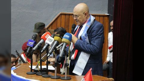 محافظ تعز يؤكد أن الاحتفال بذكرى تأسيس المؤتمر يعد مناسبة وطنية