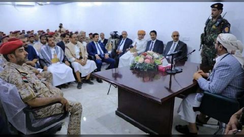 عضو مجلس القيادة اللواء العرادة يترأس لقاءً موسعاً بمأرب لقيادات عسكرية ومدنية وسياسية