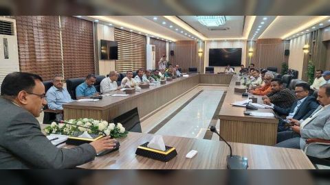 السقطري يترأس أجتماعاً موسعاً لمناقشة تعزيز عملية تحصيل الايرادات وتنميتها
