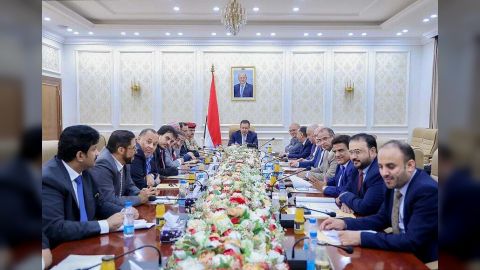 مجلس الوزراء يعقد اجتماع في عدن ويتخذ عدد من القرارات