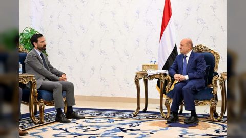 رئيس مجلس القيادة الرئاسي يستقبل بعثة الصليب الاحمر الدولي