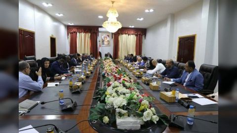 اجتماع موسع بعدن يناقش الترتيبات لتنفيذ حملة تحصين واسعة