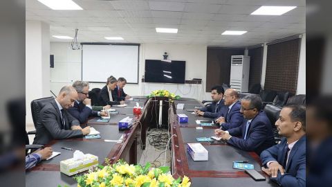 محافظ البنك المركزي اليمني يبحث مع سفراء الاتحاد الأوروبي دعم الإصلاحات في البنك