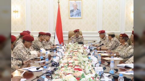 وزير الدفاع يعقد اجتماعاً برؤساء هيئات ومدراء دوائر وزارة الدفاع