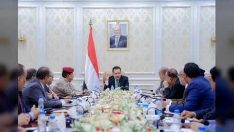 رئيس الوزراء يرأس في عدن اجتماع لمجلس الوزراء لبحث مجمل تطورات الأوضاع المحلية والخارجية