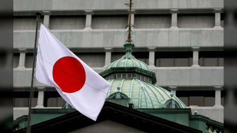 اليابان تعلن تقديم منحتين لليمن لمنع تسرب النفط من خزان صافر وإعادة تأهيل الطرق في عدن