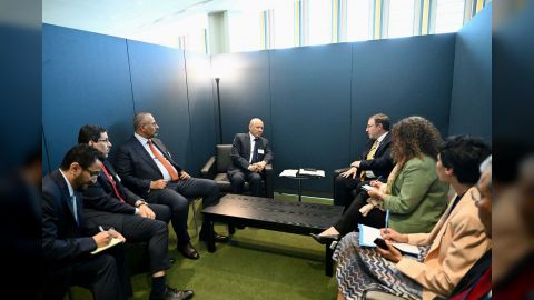 رئيس مجلس القيادة الرئاسي يلتقي في نيويورك مدير برنامج الامم المتحدة الانمائي