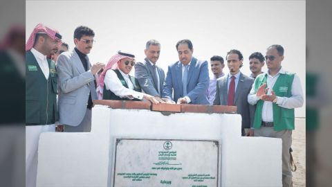 وضع حجر اساس لتعشيب وإنارة ملاعب اربعة اندية في عدن