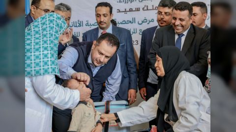 رئيس الوزراء يدشن الحملة الوطنية لتحصين الأطفال ضد مرض الحصبة