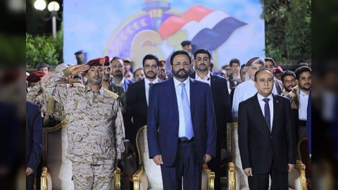 العرادة يحضر حفل إيقاد الشعلة الأم للعيد الوطني الـ61 لثورة 26 سبتمبر المجيدة