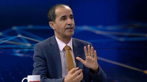 القاهرة... ترحيل السياسي اليمني عادل الشجاع إلى إسبانيا