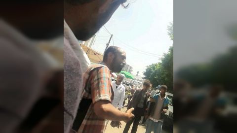 حوثيون يعتدون على مريض نفسي في إب