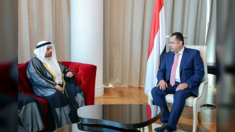 رئيس الوزراء يستقبل نائب رئيس الوزراء وزير النفط الكويتي