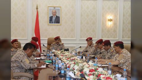 وزير الدفاع يجتمع بالمفتش العام ورؤساء الهيئات ويشدد على توحيد الجهود