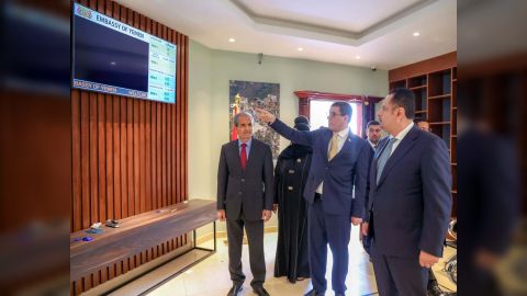 رئيس الوزراء يتفقد السفارة اليمنية في الدوحة