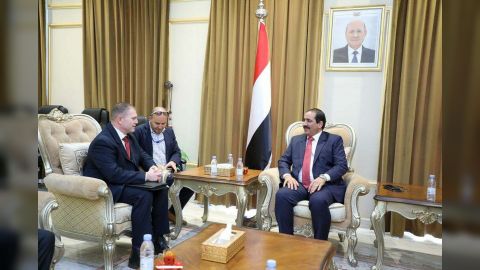 وزير الداخلية يبحث مع الملحقين القانوني والأمني بالسفارة الامريكية التعاون بمجال مكافحة الإرهاب