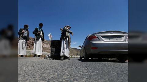 مقتل قيادي حوثي وإصابة آخرين في اشتباك مع مواطن بالقفر شمالي إب حاولت اختطافة