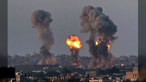 ارتفاع عدد الشهداء إلى 704 بينهم 143 طفلاً و100 سيدة... في قصف الاحتلال لغزة