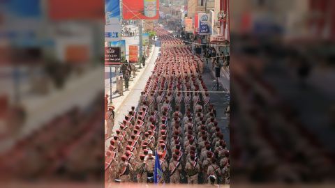 عرض عسكري بتعز وحفل بالمخا إحتفاءً بالعيد الـ60 لثورة 14 اكتوبر