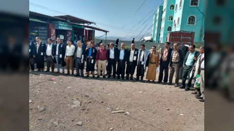 محامو تعز ينفذون وقفة تضامنية مع الشعب الفلسطيني وينددون بالمجازر الإسرائيلية